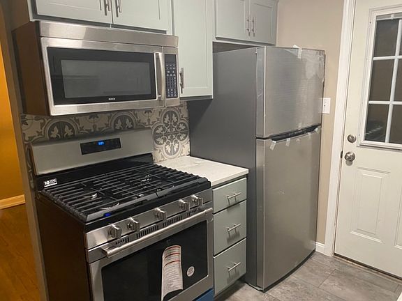 3rd image of 2038 23rd St
