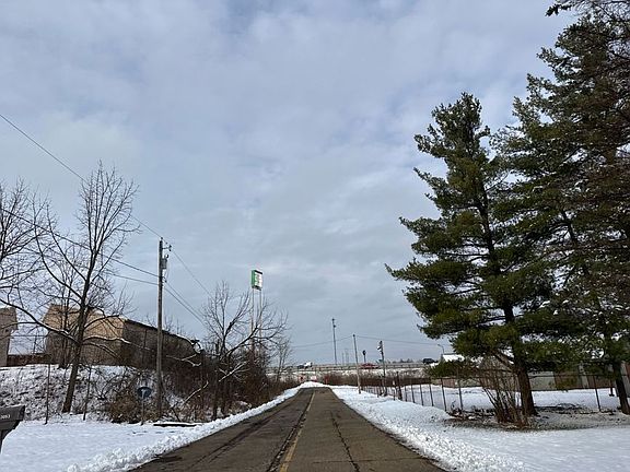 Exterior Neighborhood (street photo)