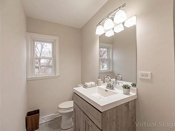 4th image of 18331 Hickory St