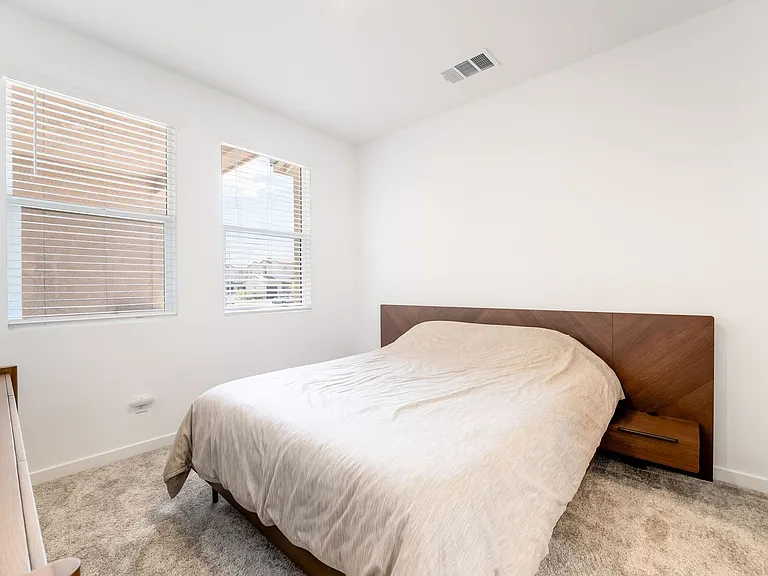 4136 Paragon Crest Ct — Photo 32