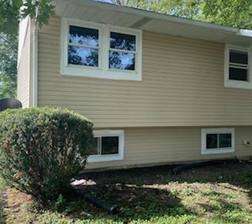 1st image of 1342 Essex Dr