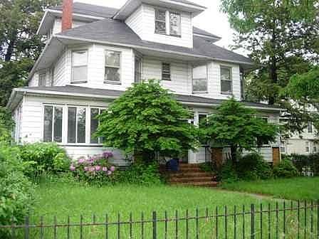 2nd image of 122 Park Ave