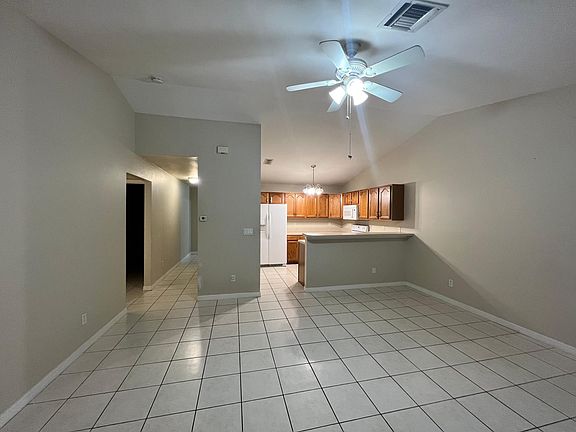 3rd image of 2308 NE 8th Pl #2308