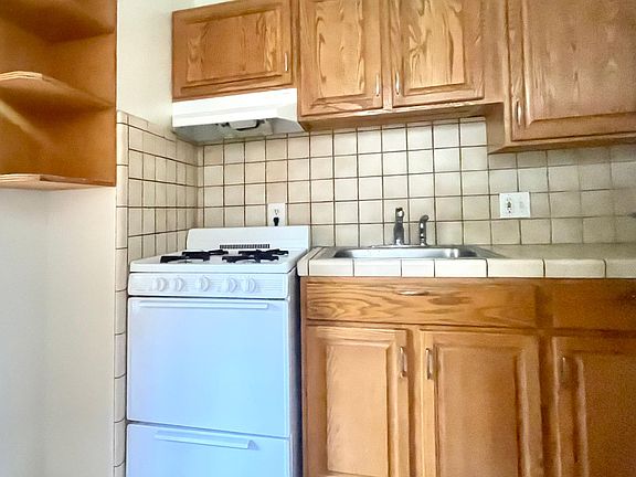 3rd image of 72 Deming St #C