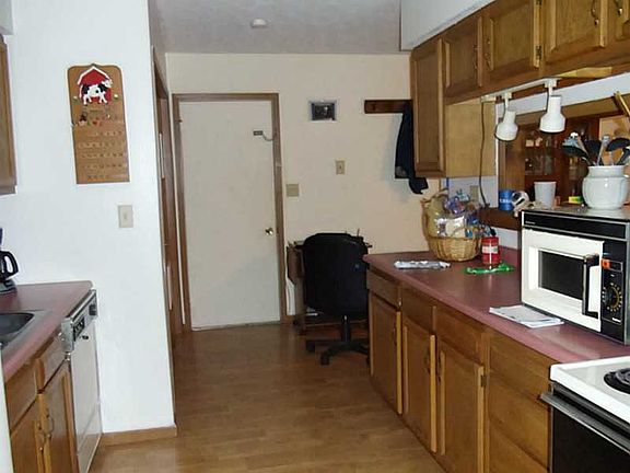5th image of 415 Eastview Dr