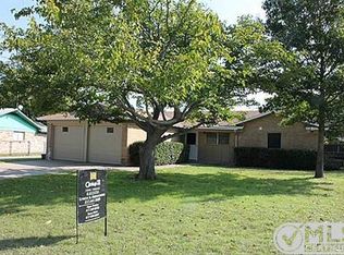 1207 Cozby St E, Benbrook, TX 76126