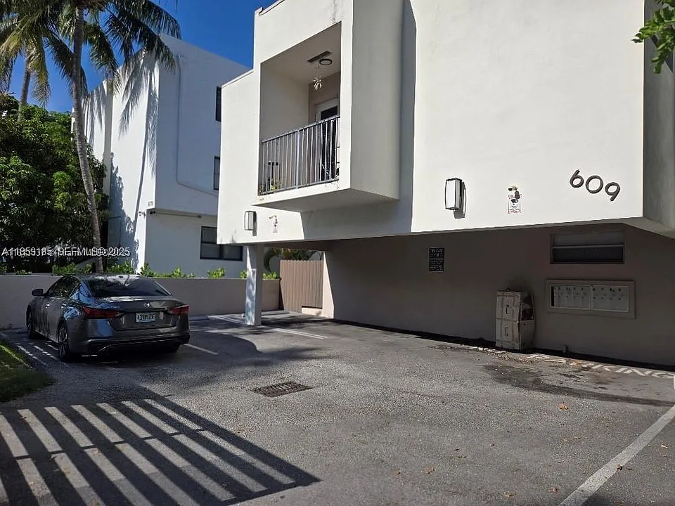 609 Euclid Ave #7