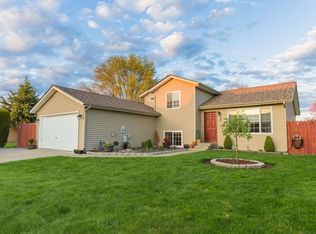 1606 N Holiday Ln, Greenacres, WA 99016