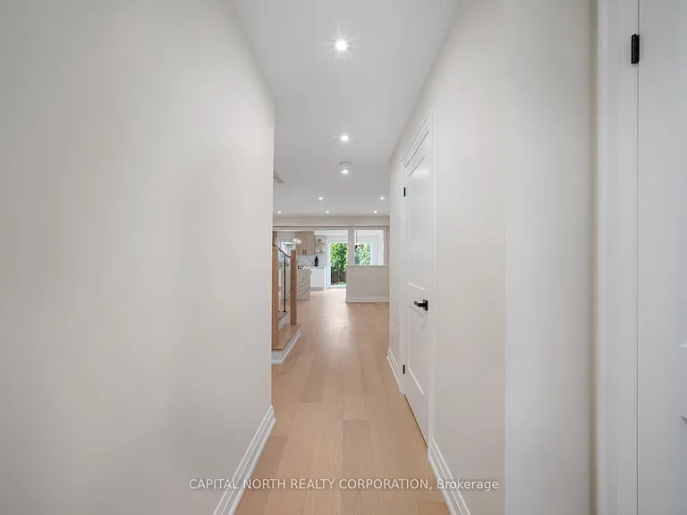 231 Venice Gate Dr — Photo 5