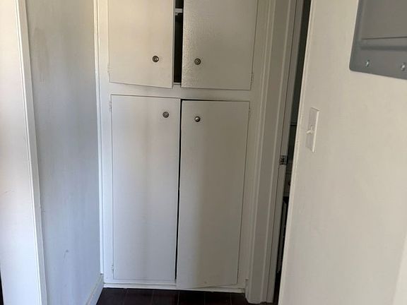 4th image of 712 E Windsor Rd APT 21