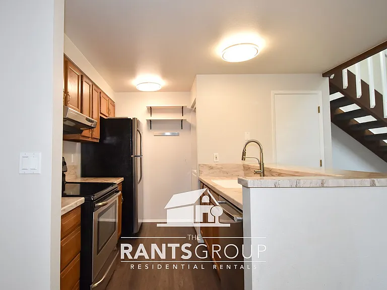 660 Malibu Dr SE — Photo 9