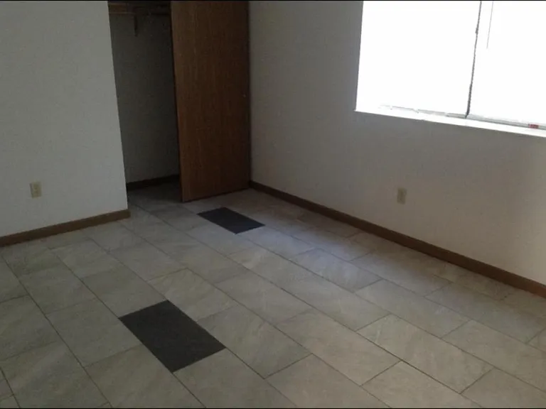 631 Vicksburg Dr #J — Photo 5