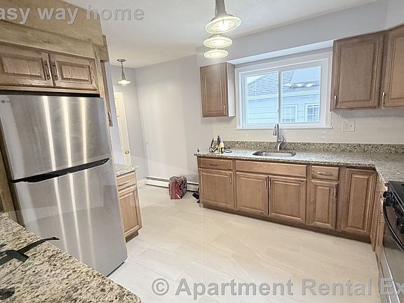 2nd image of 26 Gordon St #2