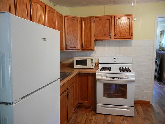 5th image of 1205 Southport Ave