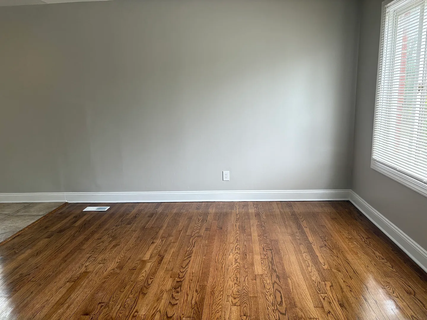 3 bed, 900 sqft, $1,900 — Photo 3