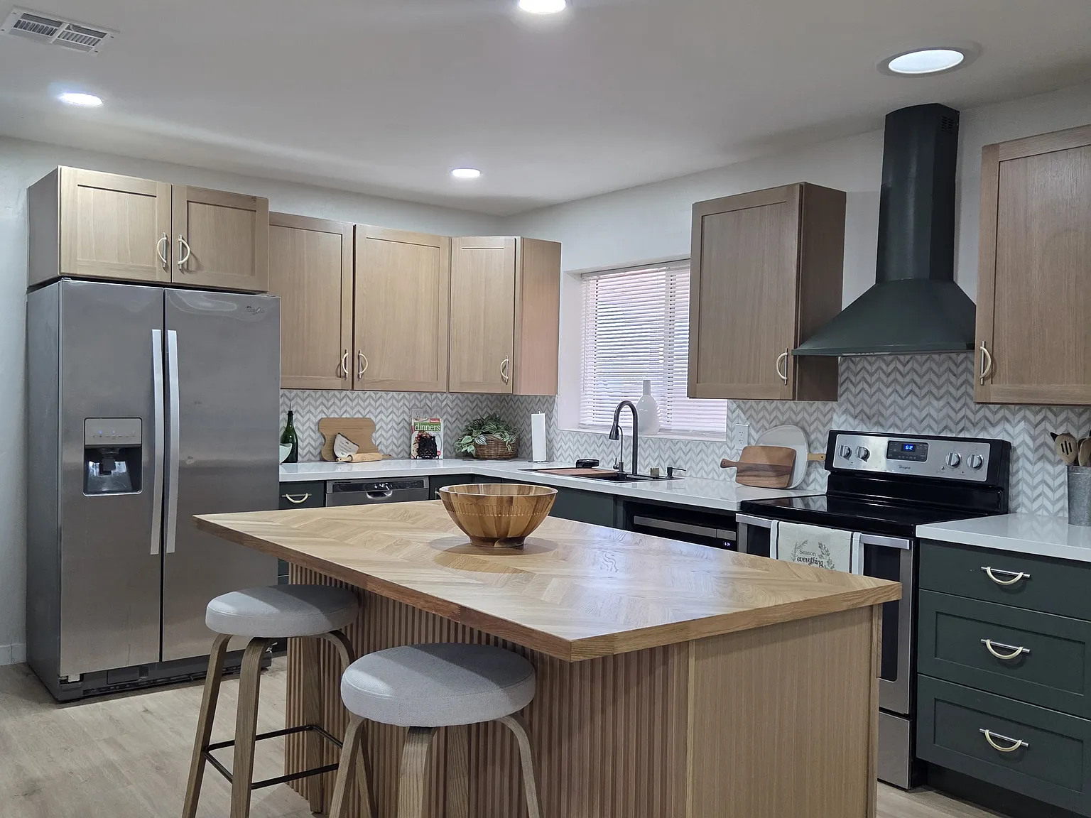 3 bed, 1556 sqft, $2,900 — Photo 4