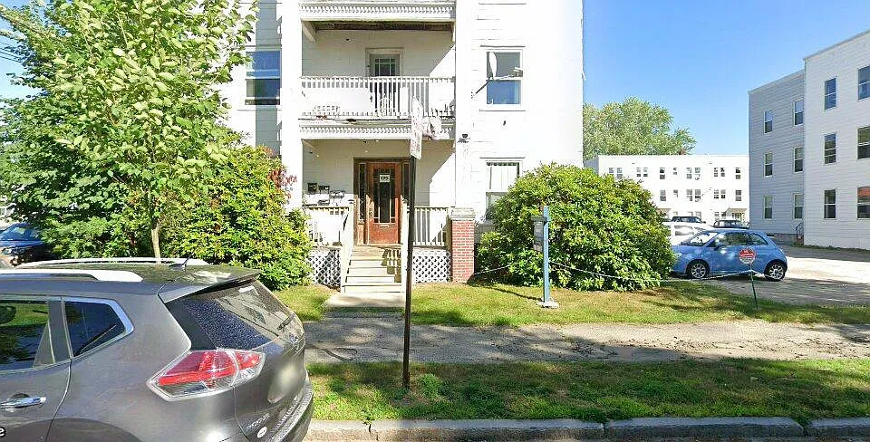 179 College St #1