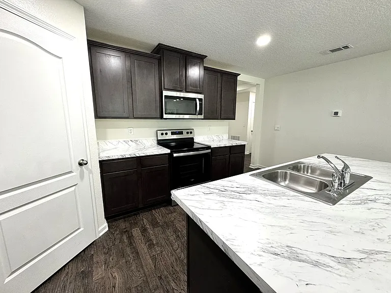 3268 Lawton Pl — Photo 5