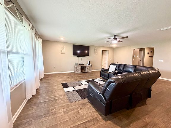 5th image of 5560 Guinevere Ln