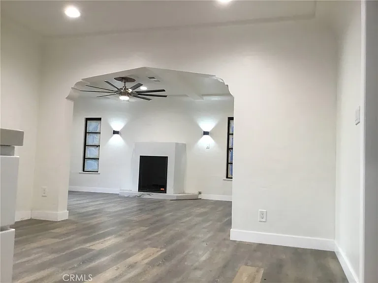 1574 N Orange Grove Ave — Photo 7
