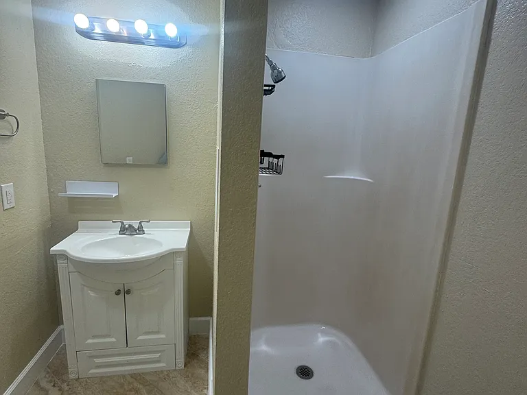 4600 S Maple Ave — Photo 7