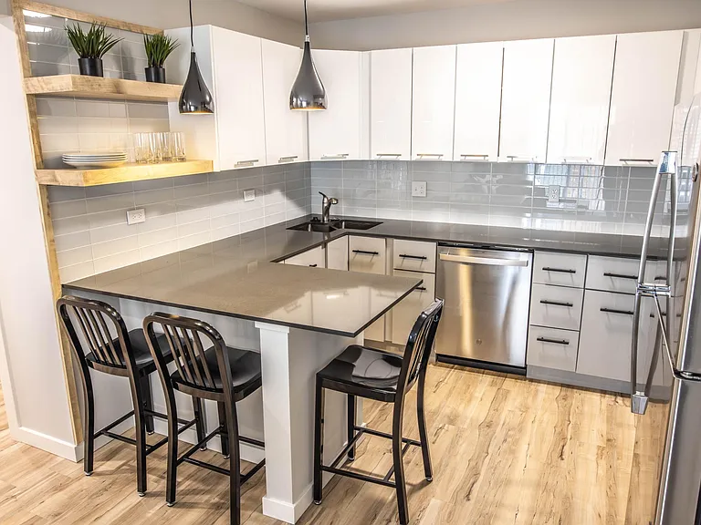 309 E White St — Photo 3