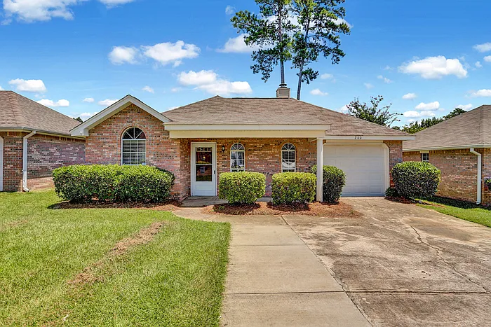 3 bed, 2.0 bath, 1208 sqft, $1,745 — Photo 1