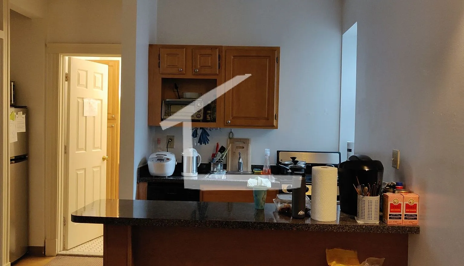 $500 rebate! Modern Apt w Heat & HW Included! Near BU Campus! Parking Available — Photo 1