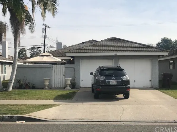 1305 N Bewley St, Santa Ana, CA 92703