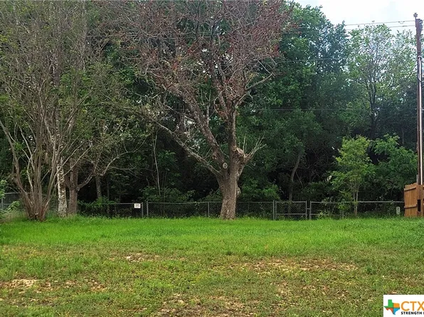 445 E Zipp Rd, New Braunfels, TX 78130