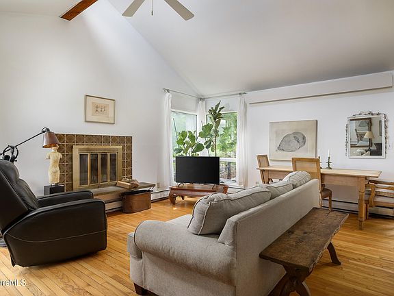 3rd image of 17 Holly Ln