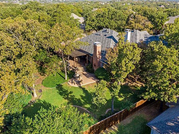 5th image of 608 Hawthorn Cir