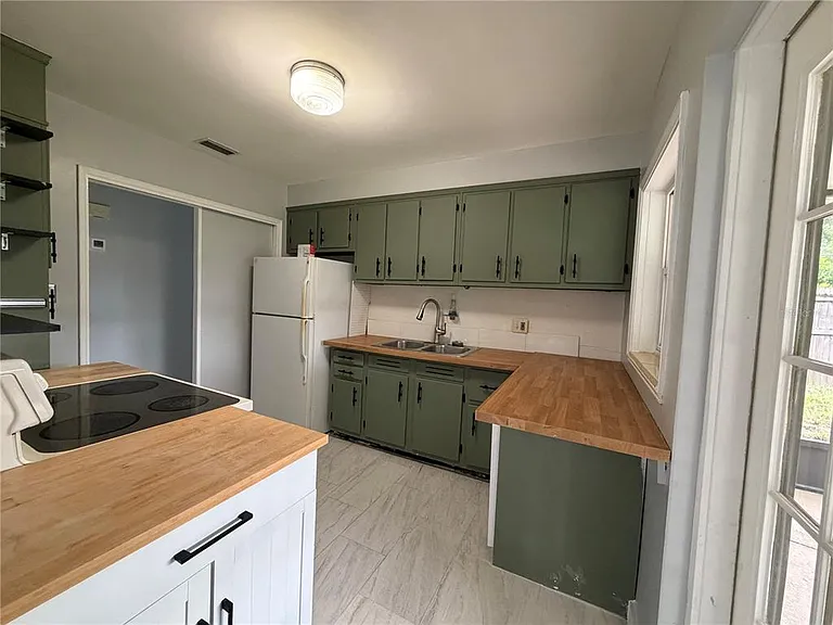 710 Winthrop Pl — Photo 6