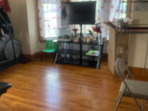 5th image of 136 Timson St