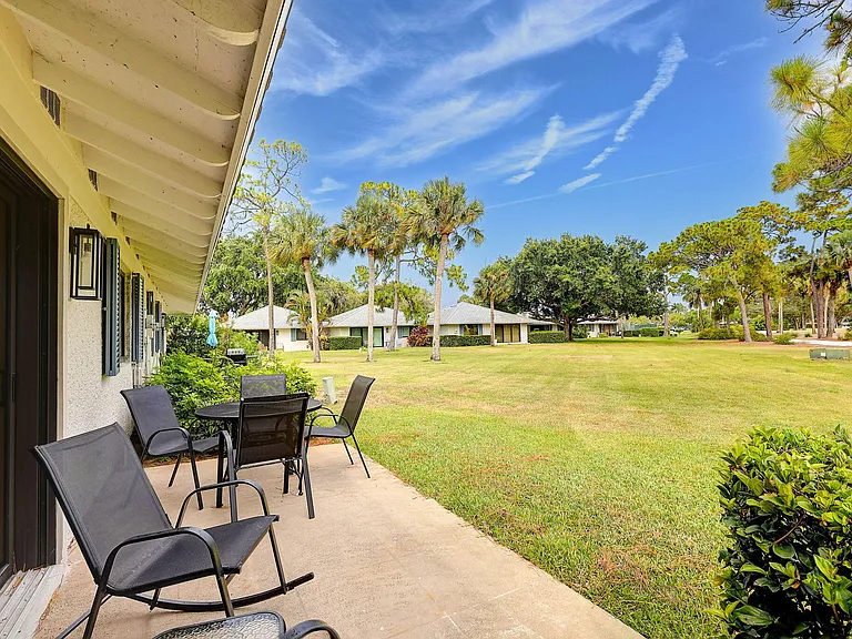 526 Club Dr — Photo 40