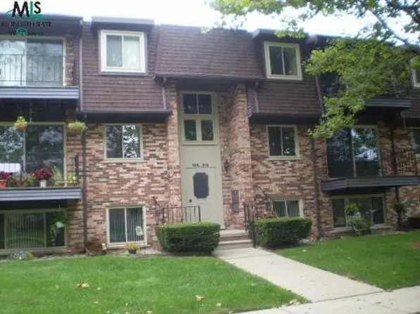 322 Riviera Dr, Saint Clair Shores, MI 48080