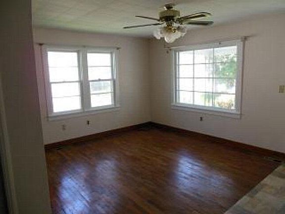4th image of 409 Ash St