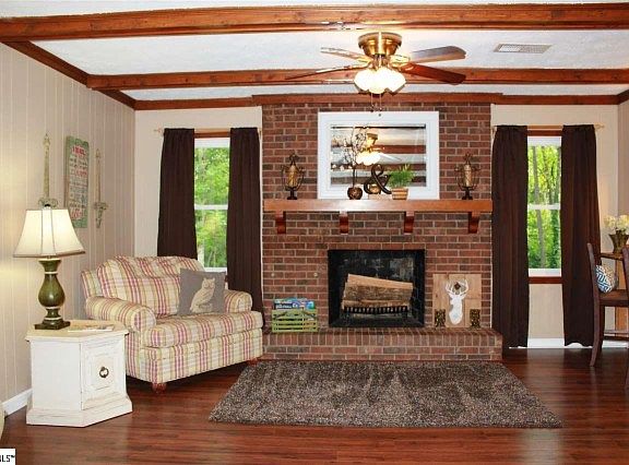2nd image of 201 Woodlawn Dr