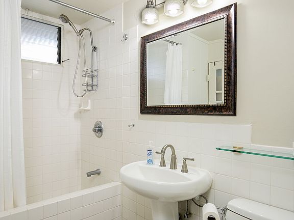 3rd image of 1700 Makiki St APT 202