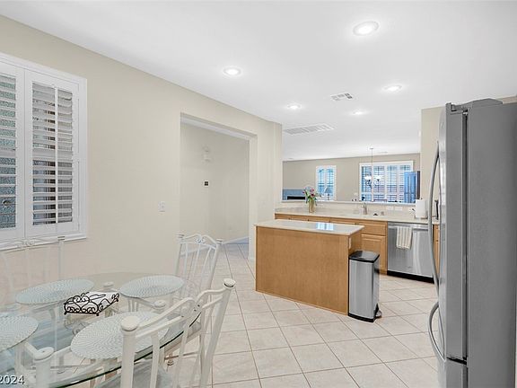 5th image of 11037 Village Crest Ln