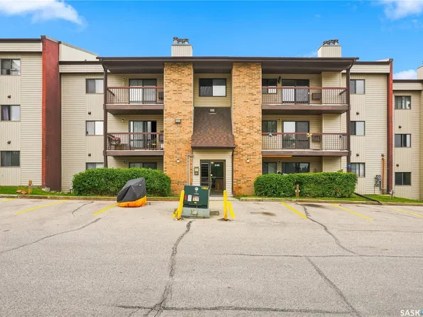345 Kingsmere Boulevard #302, Saskatoon, SK S7J 4J6