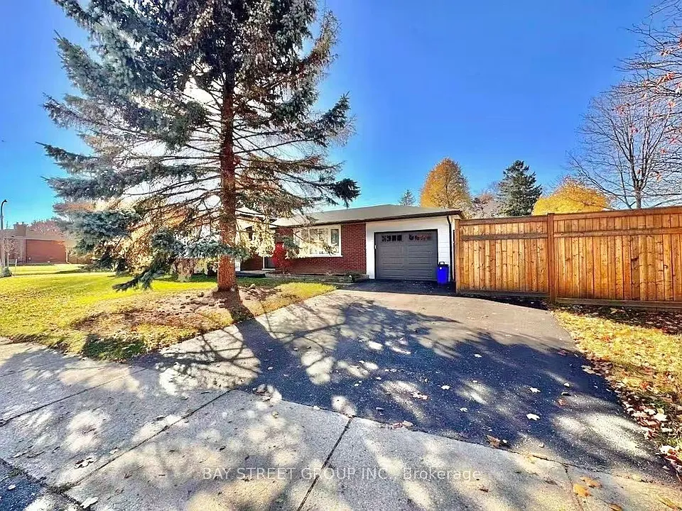 49 Howland Dr
