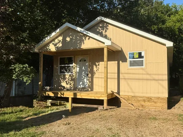1735 Lyons Ave, Lansing, MI 48910
