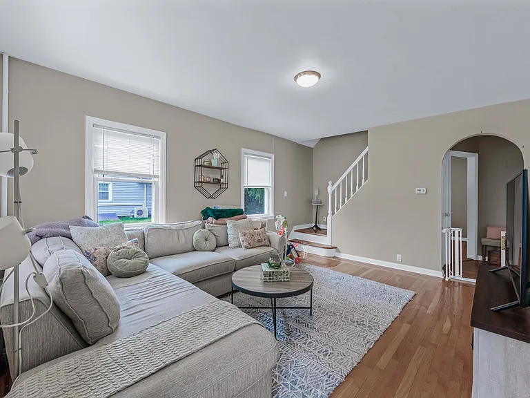 27 Clyde St — Photo 2