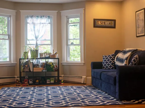 7 Oriole St, West Roxbury, MA 02132