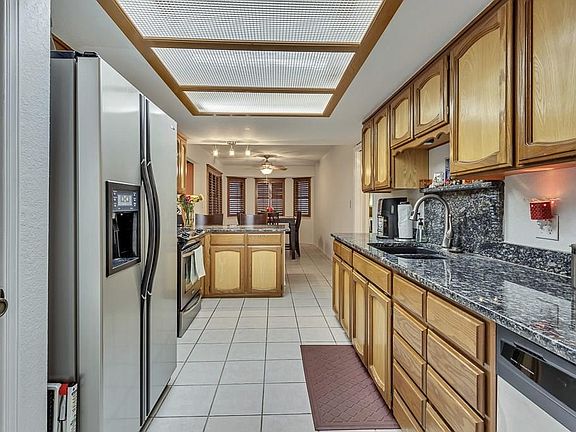 4th image of 3924 Breckenridge Dr