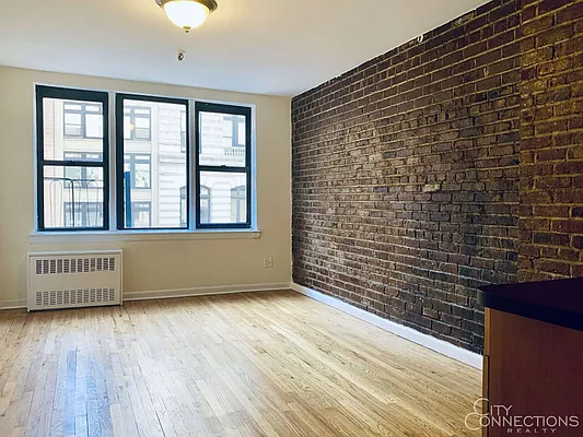 Rented by City Connections Realty | media 8