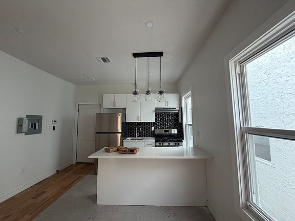 3rd image of 183 Woodside Ave #3F