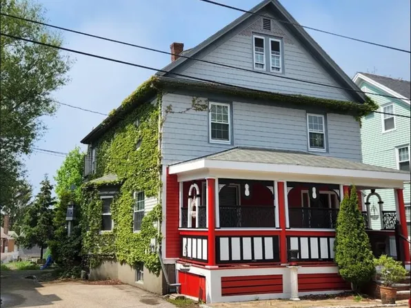 8 Peckham Ave, Newport, RI 02840