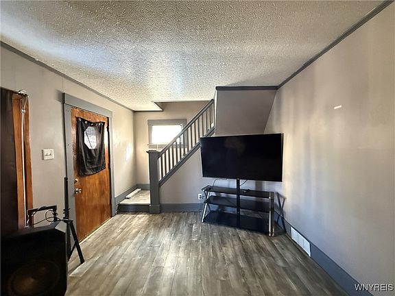 5th image of 112 Rosedale St